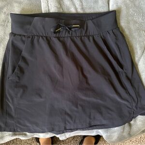 All in Motion size S skort